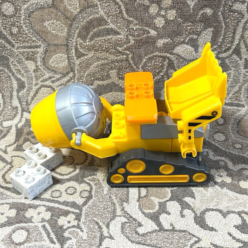 Paw Patrol Mega Bloks Rubble’s City Construction Truck Mattel. No Rubble Figure